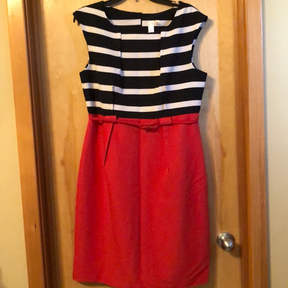 Sleeveless dress.